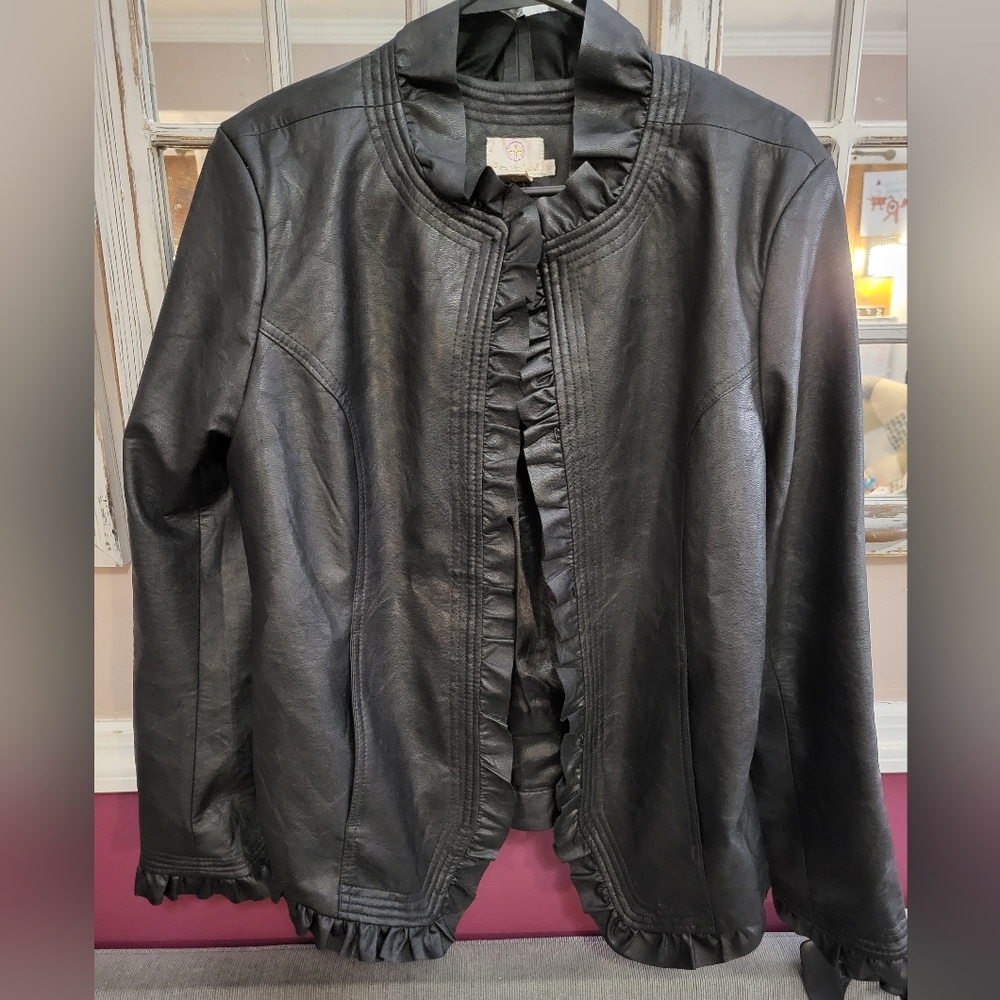 Hot In Hollywood (Like New) Black Faux Leather Jacket Size M